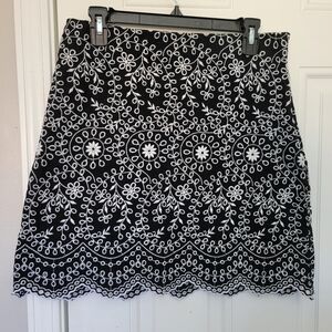 LOFT Black White Embroidered A Line Mini Skirt Lined Scalloped Hem Size 8